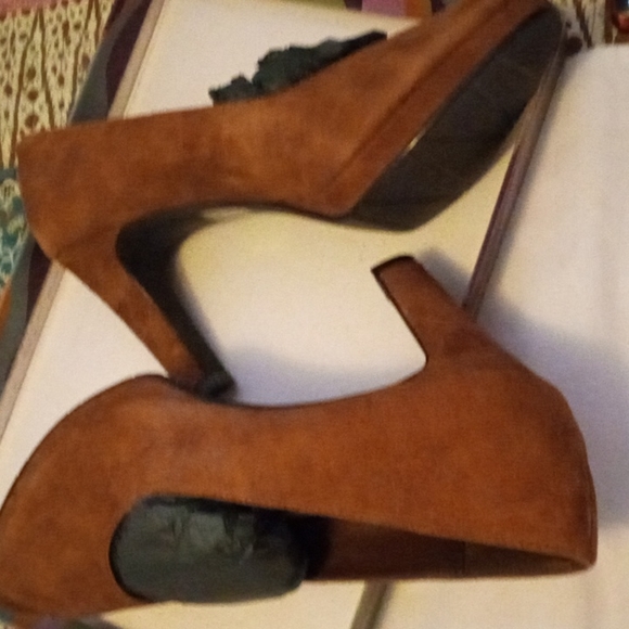 Heels - Picture 3 of 8